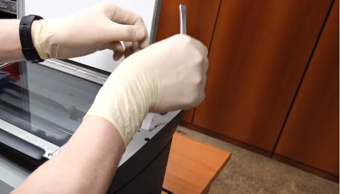 Фото 16. Снимаем со шлейфа ферритовое кольцо