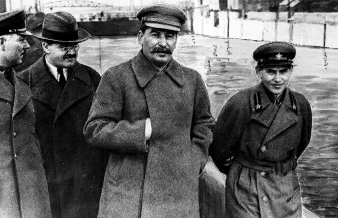 "Долго метался, уворачиваясь от пуль". За что Сталин расстрелял верного ...