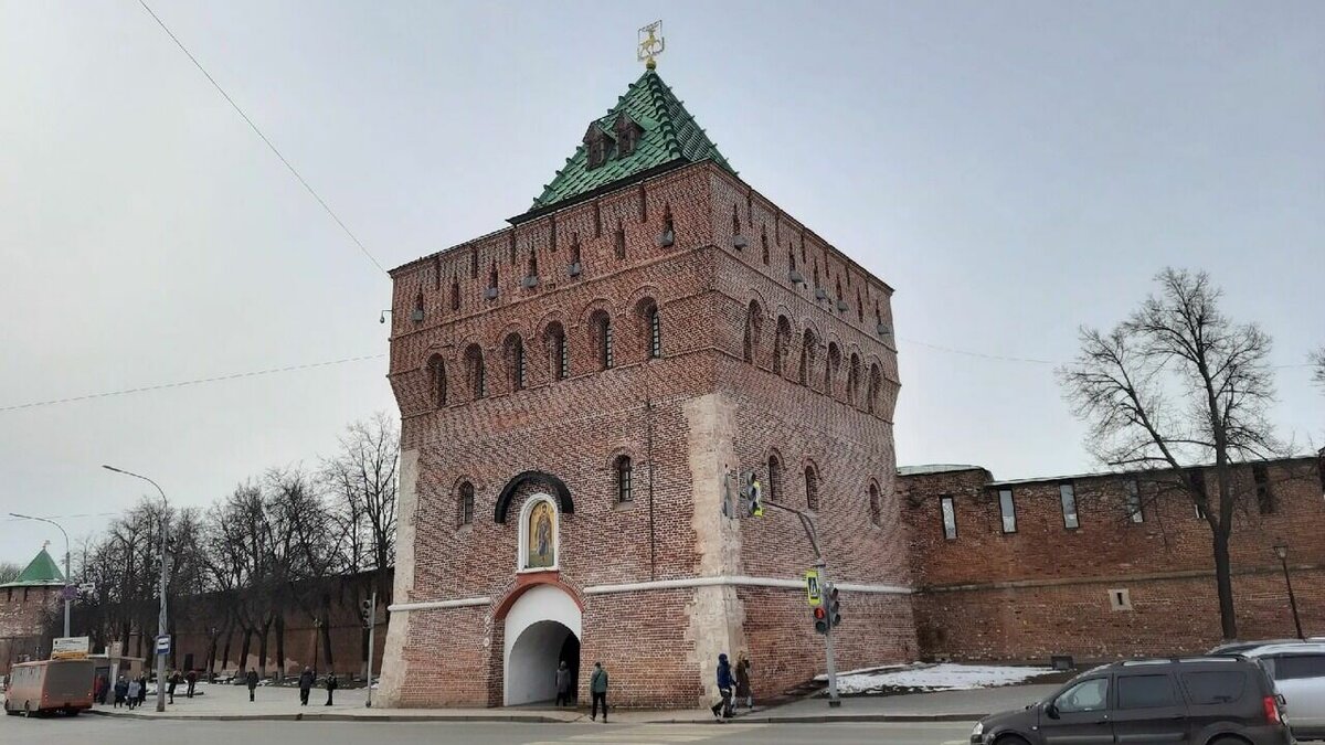     Нижегородские коммунисты предложили мэру Юрию Шалабаеву переименовать Ошарскую площадь. Они считают, что территория должна носить название «Сталинградская площадь».