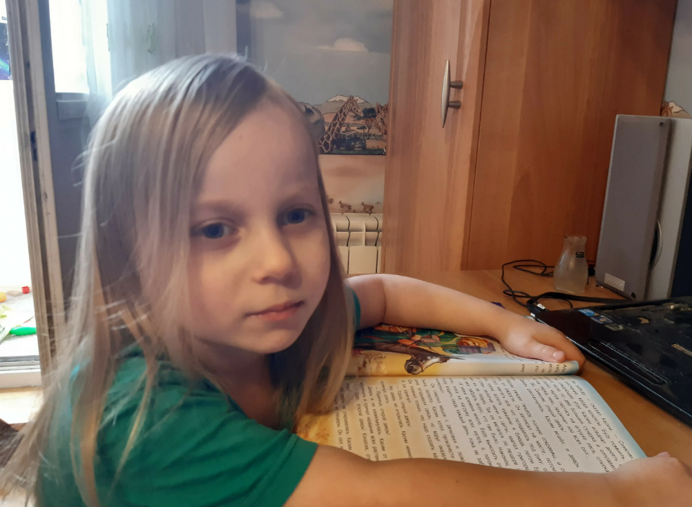 Получила 8 лет. Алиса Теплякова МГУ. Девятилетняя студентка МГУ Алиса Теплякова. Алиса Теплякова вундеркинд. Алиса 9 лет МГУ.