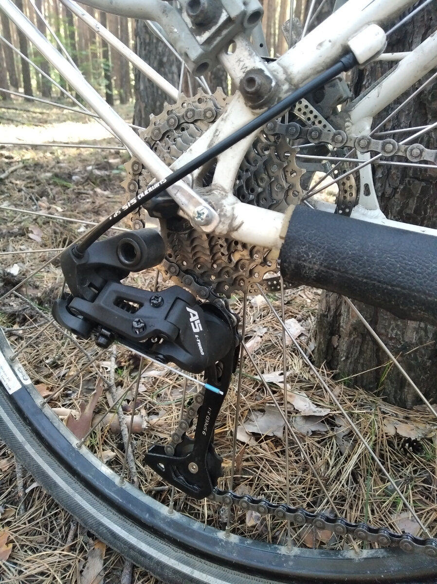 Внешне похож на Sram X5, но совместим с манеткой Shimano на 9 скоростей 