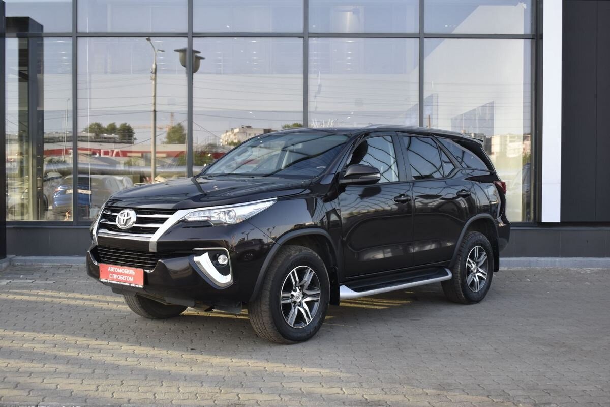 Один из лидеров по сохранению остаточной стоимости, достойный внедорожник Toyota Fortuner 