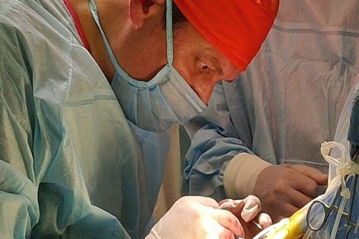    В Челябинске врачи удалили опухоль мозга пациенту в сознании