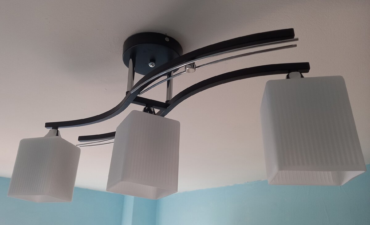 Люстра торговой марки "Символ света" CC1361/3. Отзыв электрика