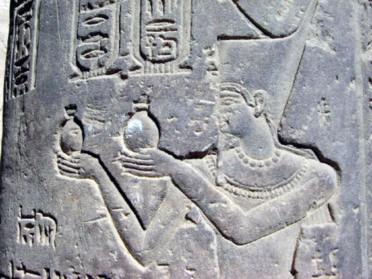 Духи в древнем Египте. Парфюмерия в древнем Египте Таппути. Первые духи в древнем Египте. Древние духи Египта.