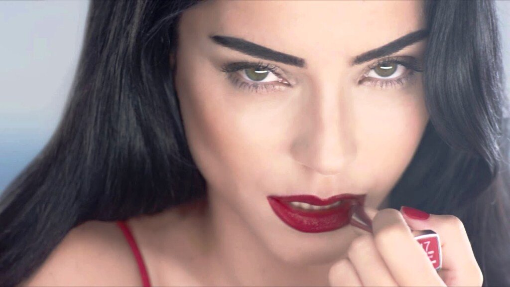 Мерве Болугур (Merve Bolugur)