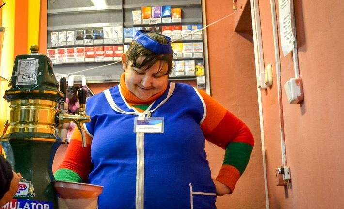 Это прозвучит банально, но алкоголь вредит вашему здоровью и не красит ваше лицо. Чужое - да, но не ваше