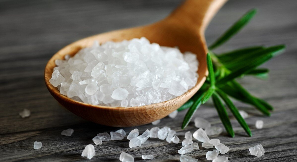  соль нельзя давать в долг, можно продать за копейку