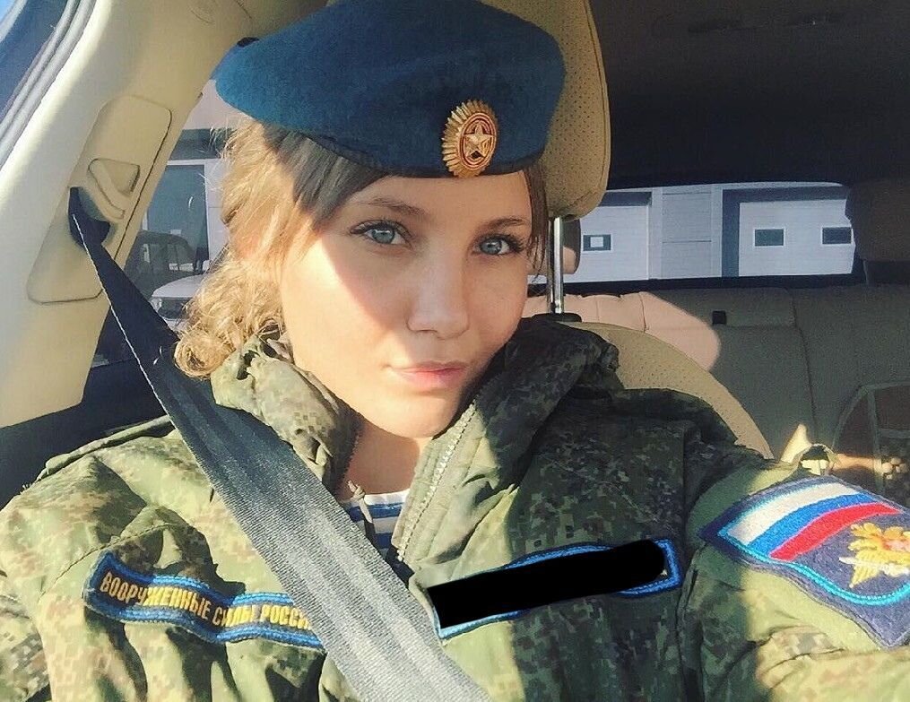 Девушка, служащая по контракту. Как видите, не только мужчины могут работать в данной сфере! Фото: https://pin.it/3q6s3xvs5bsfdr