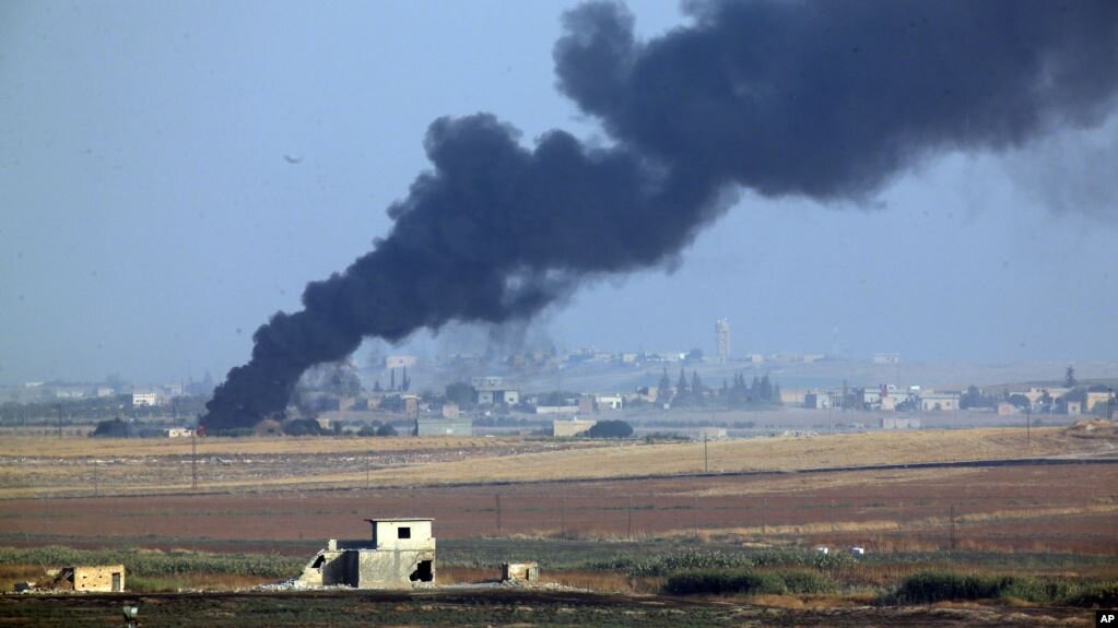 Начало операции. Турецкий обстрел севера Сирии. https://learningenglish.voanews.com/a/turkey-launches-offensive-against-kurdish-forces/5117419.html