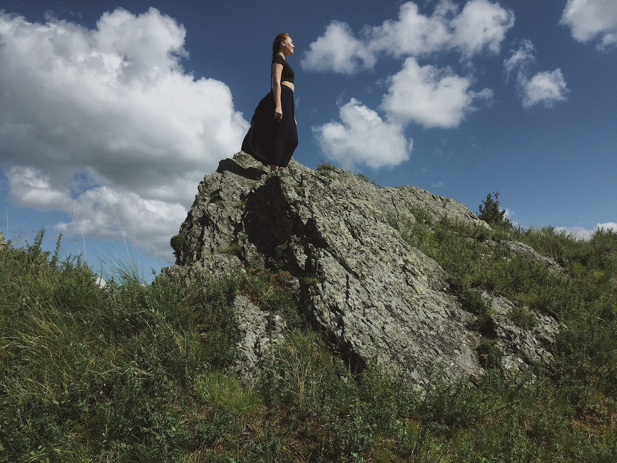 Смотри всегда прямо, прям как я на этом фото))) 