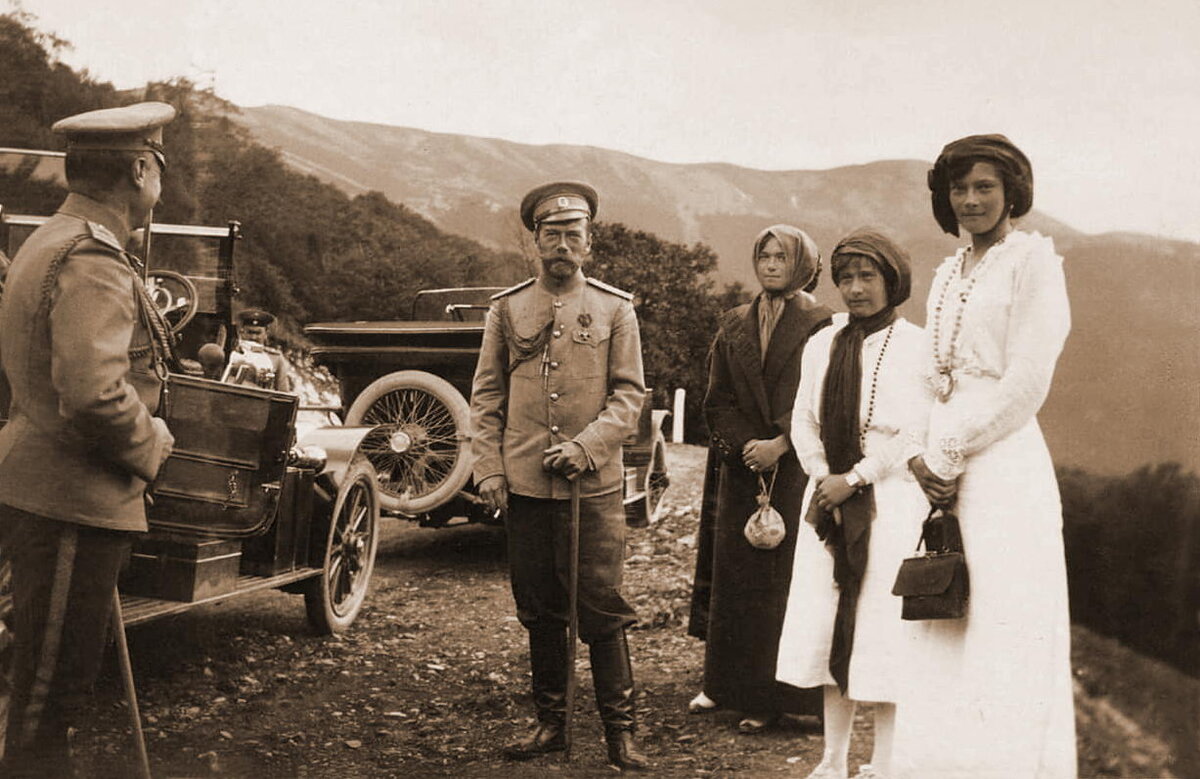 Царь Николай, Ольга, Анастасия, и Татьяна. В горах Тавриды. 1994 год.