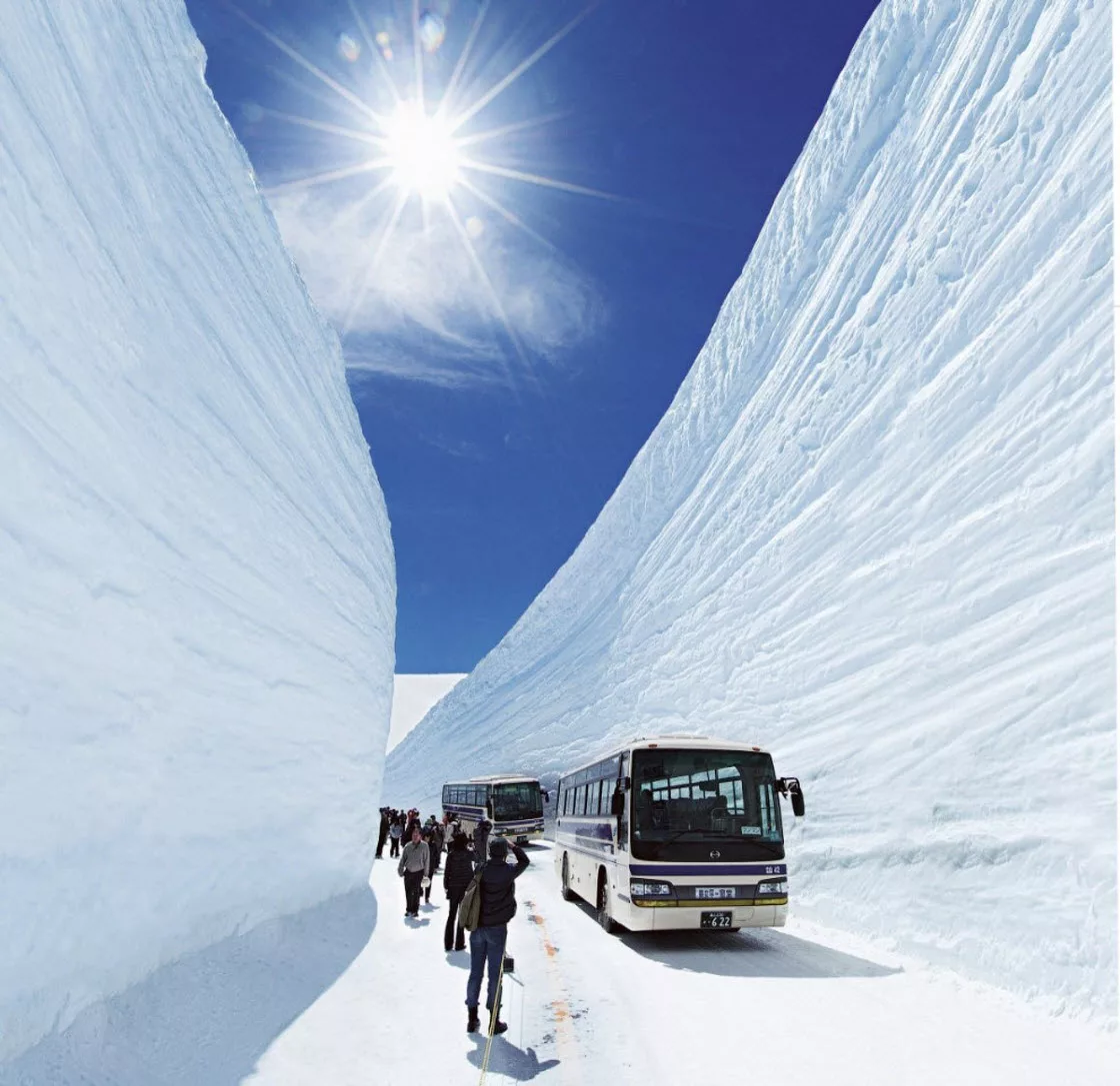 Самая снежная страна. Татэяма Куробэ. Tateyama Kurobe Alpine. Дорога Татэяма Куробэ, Япония. Снежный коридор Татэяма Япония.