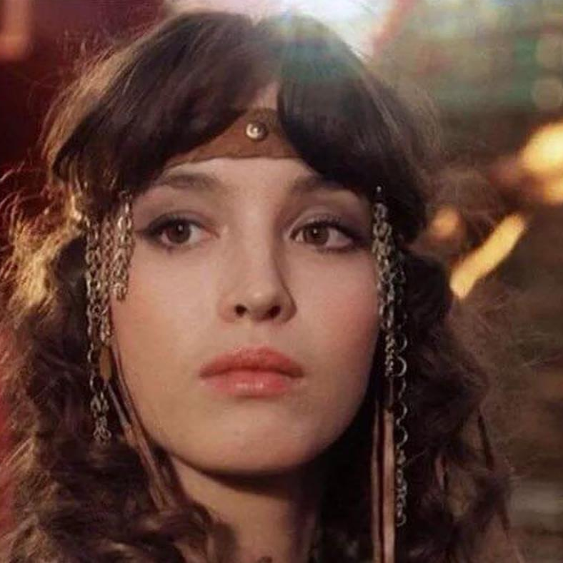 Анна Самохина в роли Мерседес