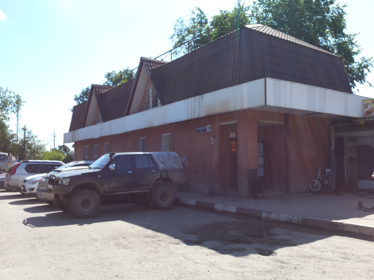 Как я уже писала, мои сюжеты разворачиваются в реально существующих локациях. Вот он - магазин "пятачок" на станции Купавна (не люблю его, если честно), который с такой радостью опознал Феофан.