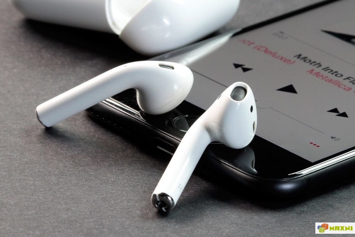 Как оказалось, злоумышленник может легко взломать гаджет и получить ему доступ с помощью модицифированных Bluetooth- и USB-аксессуаров, например, беспроводных наушников, проводов для зарядки, VR-гарнитур и т.д.