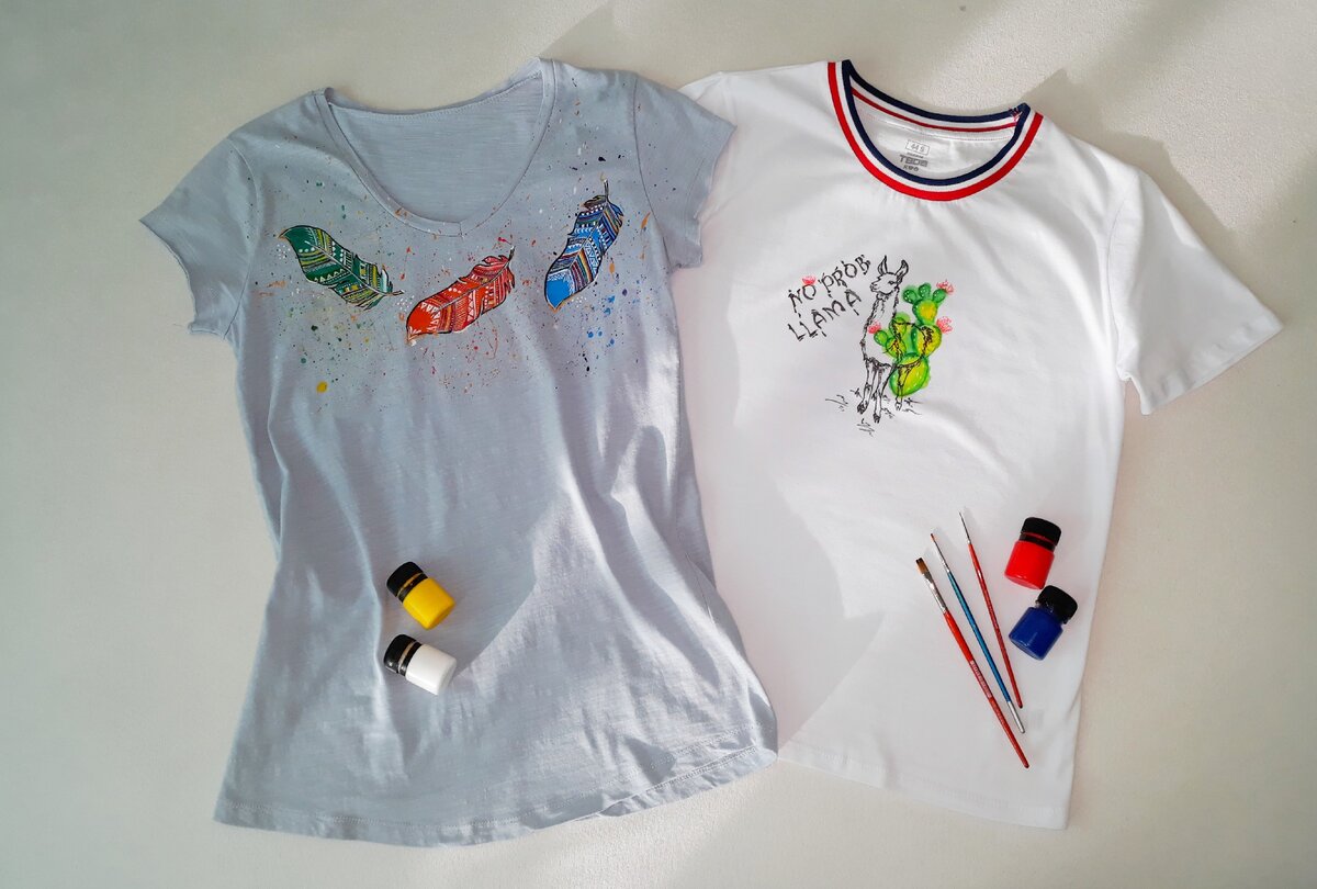 Фото автора, футболки с ручной росписью.