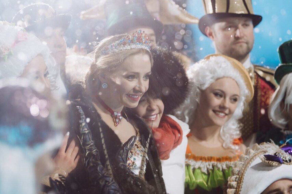 Ледовое шоу аленький цветочек энберт. Сад эрмитаж в москве каток. Татьяна навка ледовое шоу. Каток в саду эрмитаж. Открытие катка в саду эрмитаж.