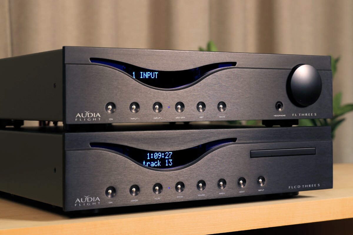 Интегральный усилитель Audia Flight FL 3S и CD-проигрыватель Audia Flight FLCD 3S 