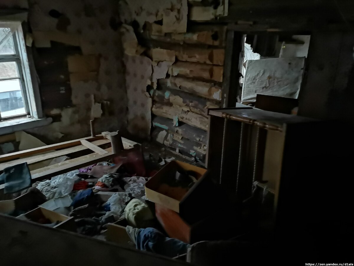 Заглянул в один из сотен покинутых домов на Псковщине и стало невыносимо печально ....(Фото 15+)