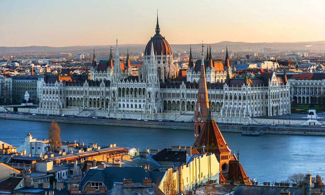 https://topvoyager.com/wp-content/uploads/2019/06/budapest-1.jpg