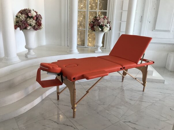 Специально даже возили массажные столы на фотосессию