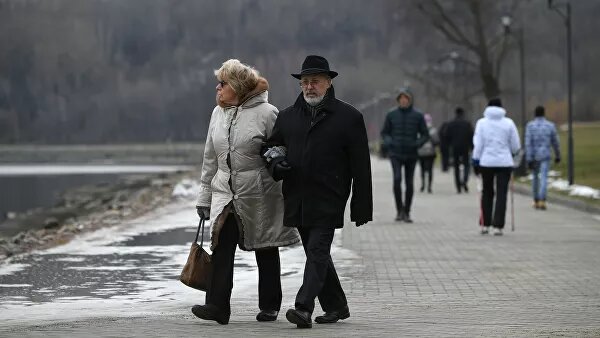 Основные законодательные изменения вступили в силу в первый день нового года, но ряд нововведений ждет россиян и с февраля. Вырастут социальные выплаты и детские пособия, дальневосточный гектар станет доступным для всех, а торговые автоматы прекратят выдавать чеки.