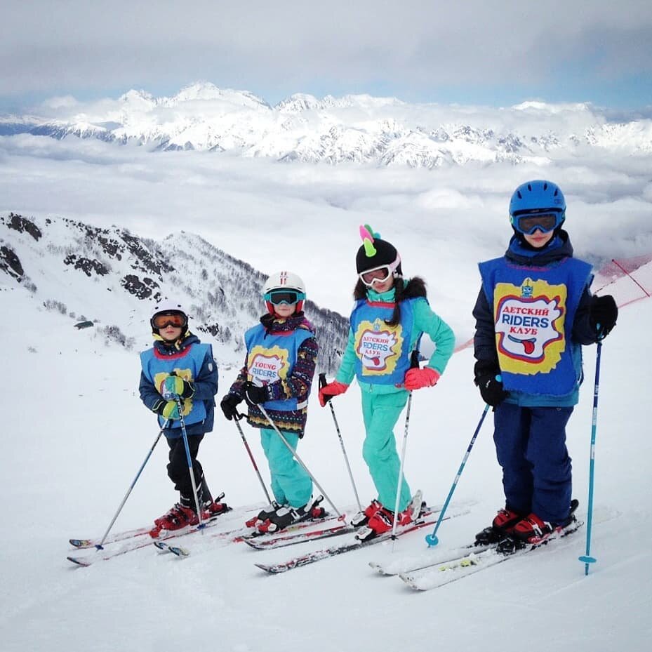 Школа горнолыжного спорта. Горнолыжная школа quicksilver. Красная поляна горнолыжная школа для детей. Горнолыжная школа. Красная поляна горнолыжная школа для детей.