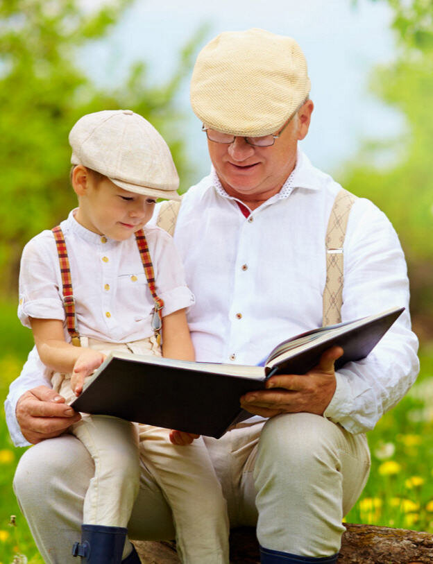 Крошка внук пришел к деду...