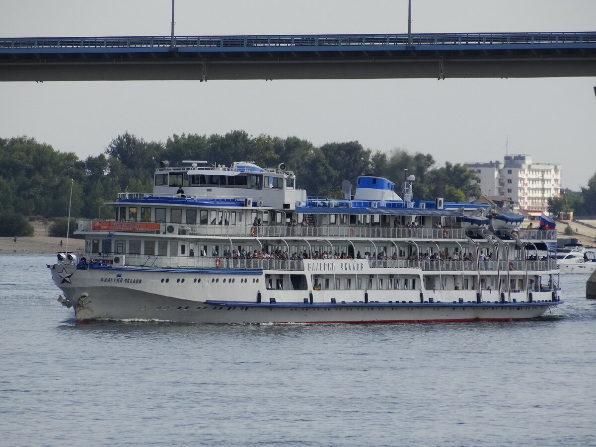 Из петербурга в новгород на теплоходе. Афанасий никитин теплоход. гама теплоход афанасий никитин. афанасий никитин теплоход нижний новгород. капитан теплохода афанасий никитин.