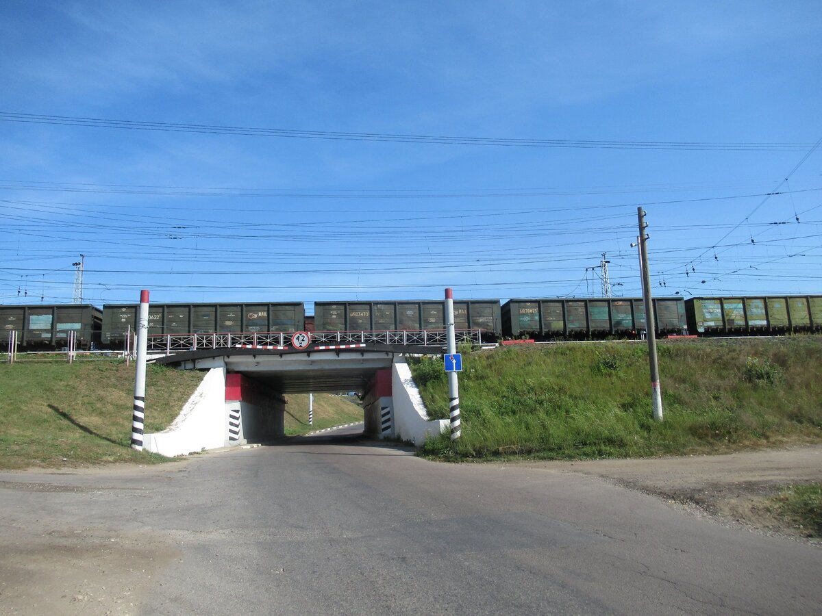 Дорога от станции к реке Воронка