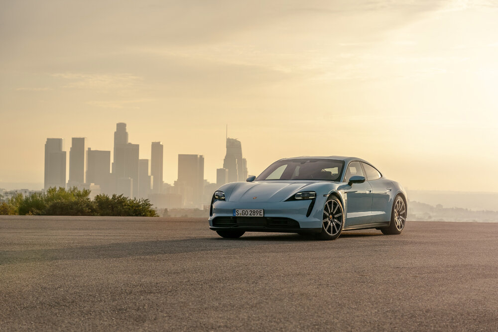 Porsche Taycan 4S, цвет Frozen blue metallic