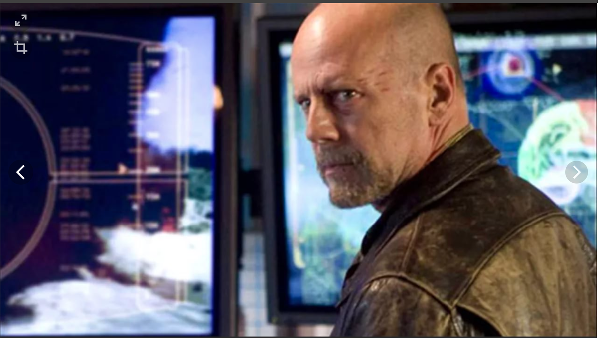 Мне больше нравится такой Брюс, а Вам? ( кадры из фильма "Суррогаты" 2009 г)