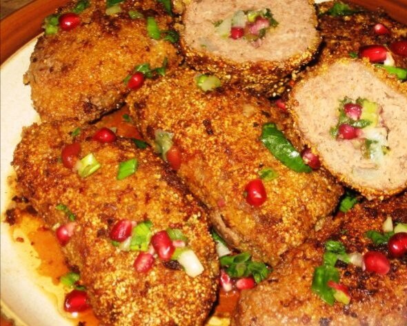 Кепила у меня не совсем грузинская. Ведь в кепиле вкус именно в добавленном барбарисе. А у нас барбариса нет, зато есть гранаты. Не знаю, как с барбарисом, но с зернами граната очень вкусно.