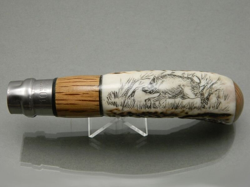 Красивая версия Opinel №10. Ручка из рога оленя, классическая, анималистическая гравировка