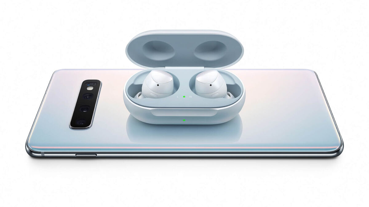 Наушники заряжаются от Galaxy S10+