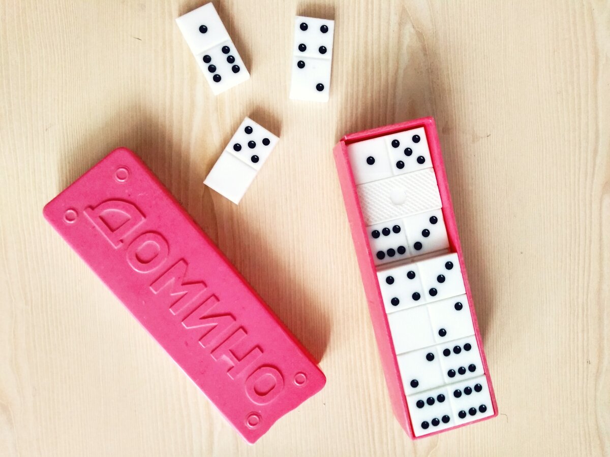 Наше старое домино. Досталось отдедушки .