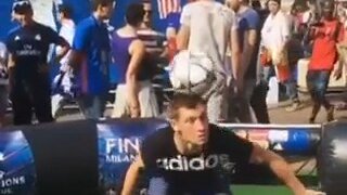Чемпион мира по фристайлу с мячом