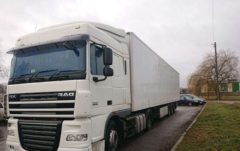 ездит примерно на таком Дафе