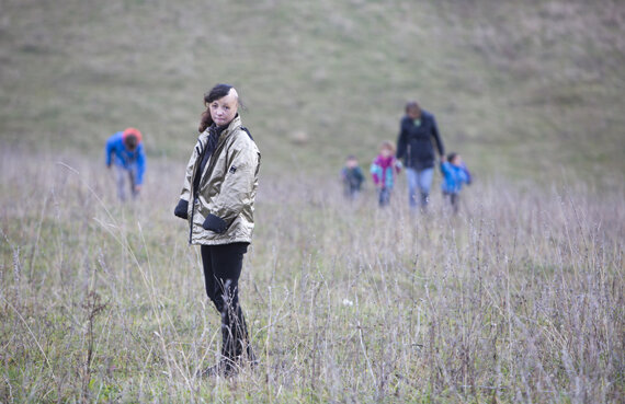 Недалеко от места, где Фалины строят дом, — бескрайние поля. «Это лучшая детская площадка — горизонт и небо. Можно бегать и кричать во весь голос, то что надо нашим детям», — радуется Татьяна