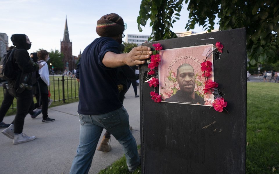 Портрет Дж.Флойда на улицах США