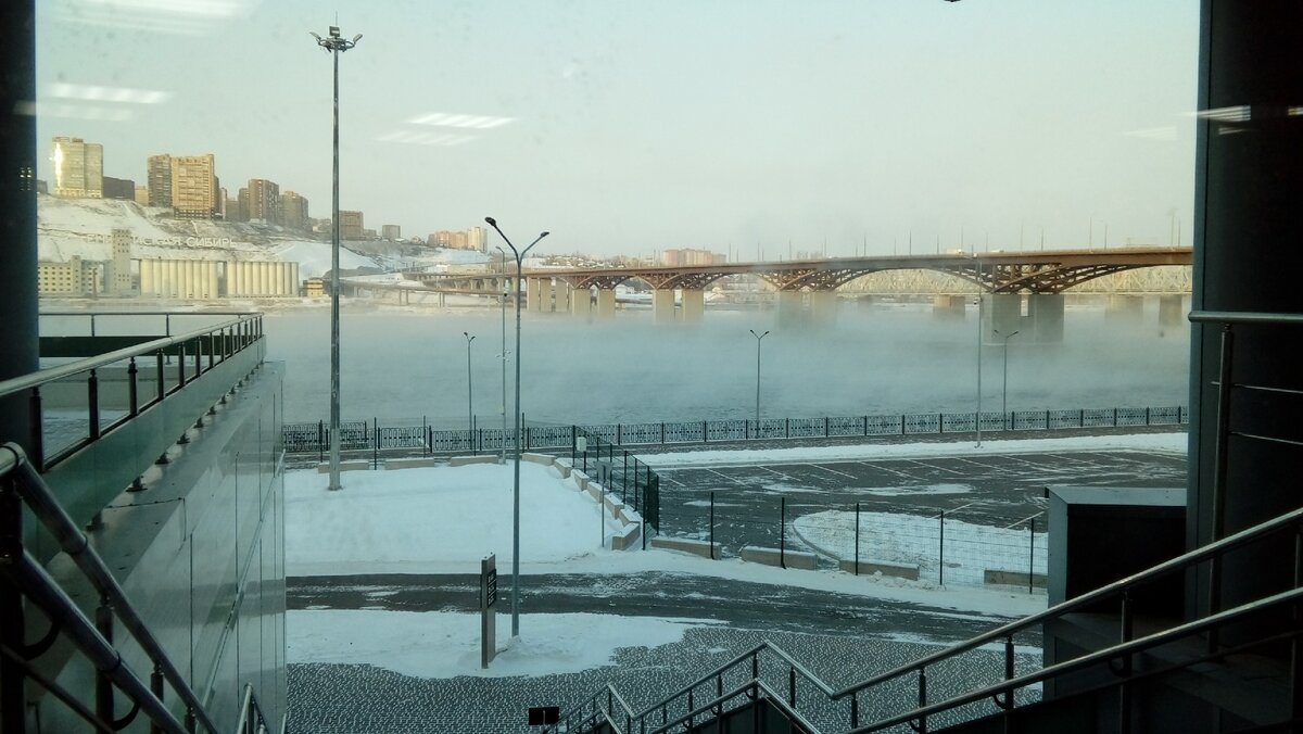 Енисей парит на морозе