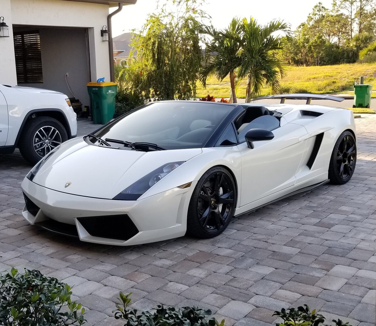 Balloon White Lamborghini