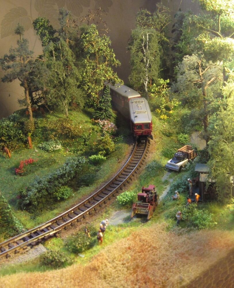 Небольшая железная дорога. Макет железной дороги h0e. Железная дорога с ландшафтом. Маленький макет железной дороги. Модульный макет железной дороги.