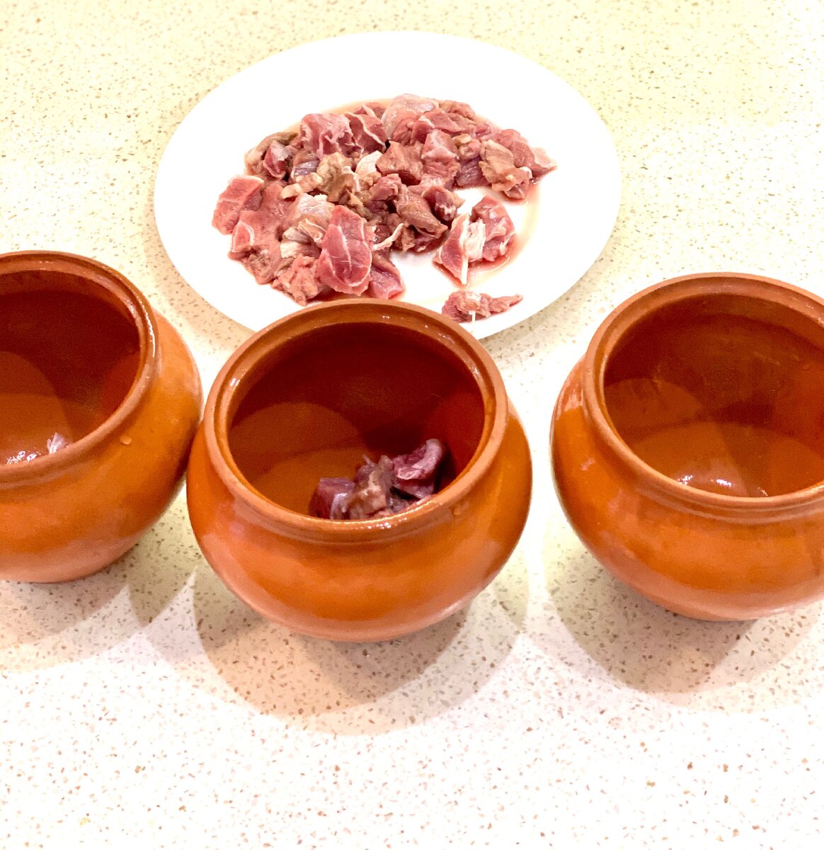 Мясо в горшочках 