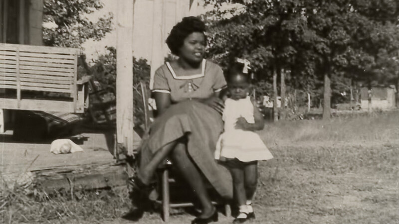 Маленькая Опра с бабушкой
