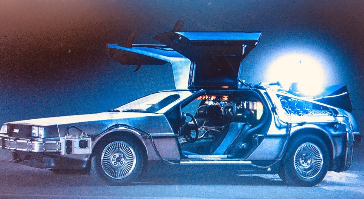 Автомобиль DeLorean DMC-12 