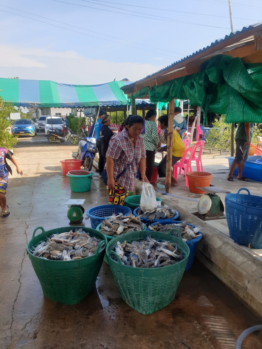 1 кг свежевыловленных голубых крабов стоит 750 руб