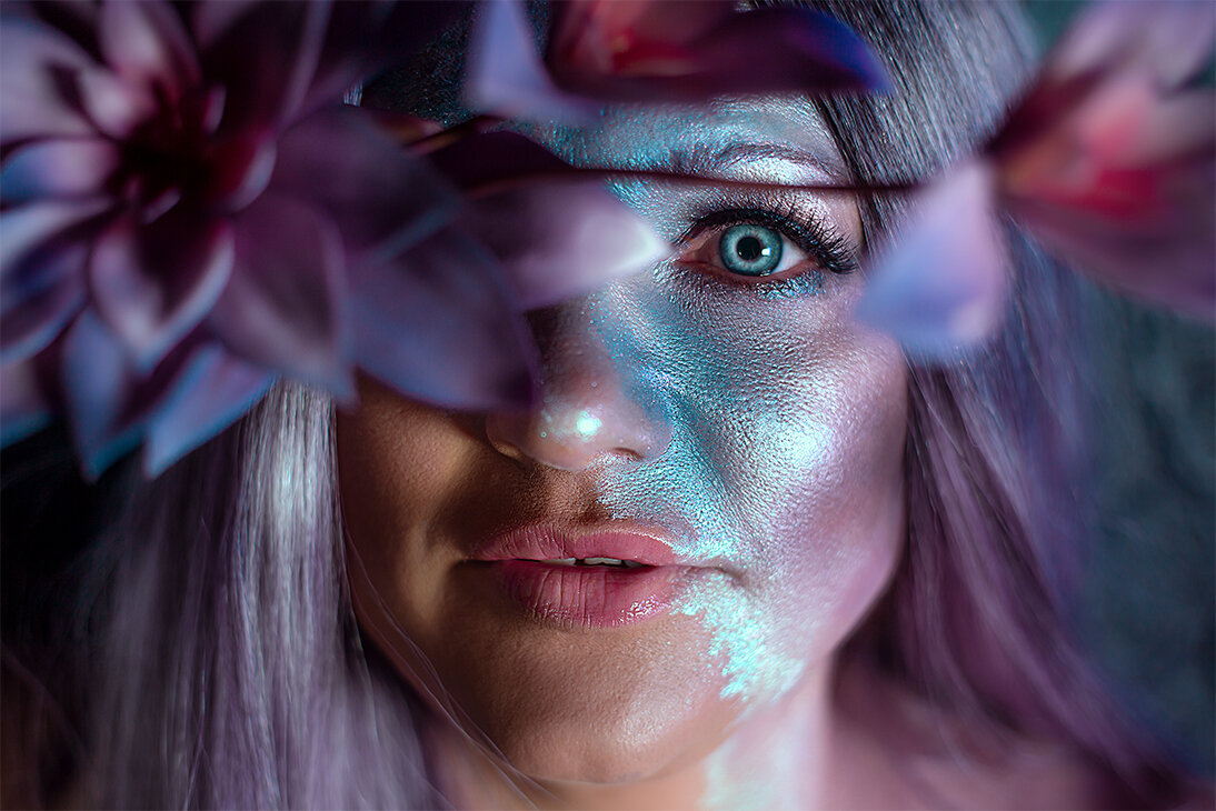 на фото Оксана Слюнькова. Фотограф Яна Лежненко. Визажист Светлана Исакова-Марченко.