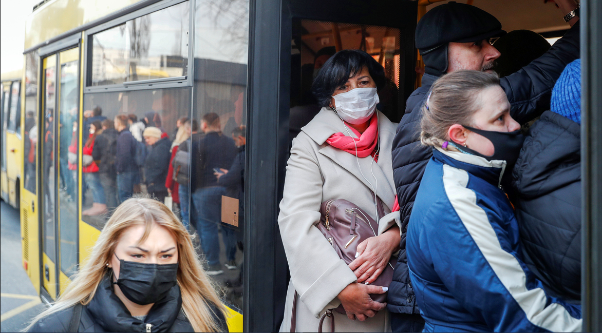 Мэр Екатеринбурга отрицает, что призывал пассажиров в масках выгонять из транспорта людей без масок